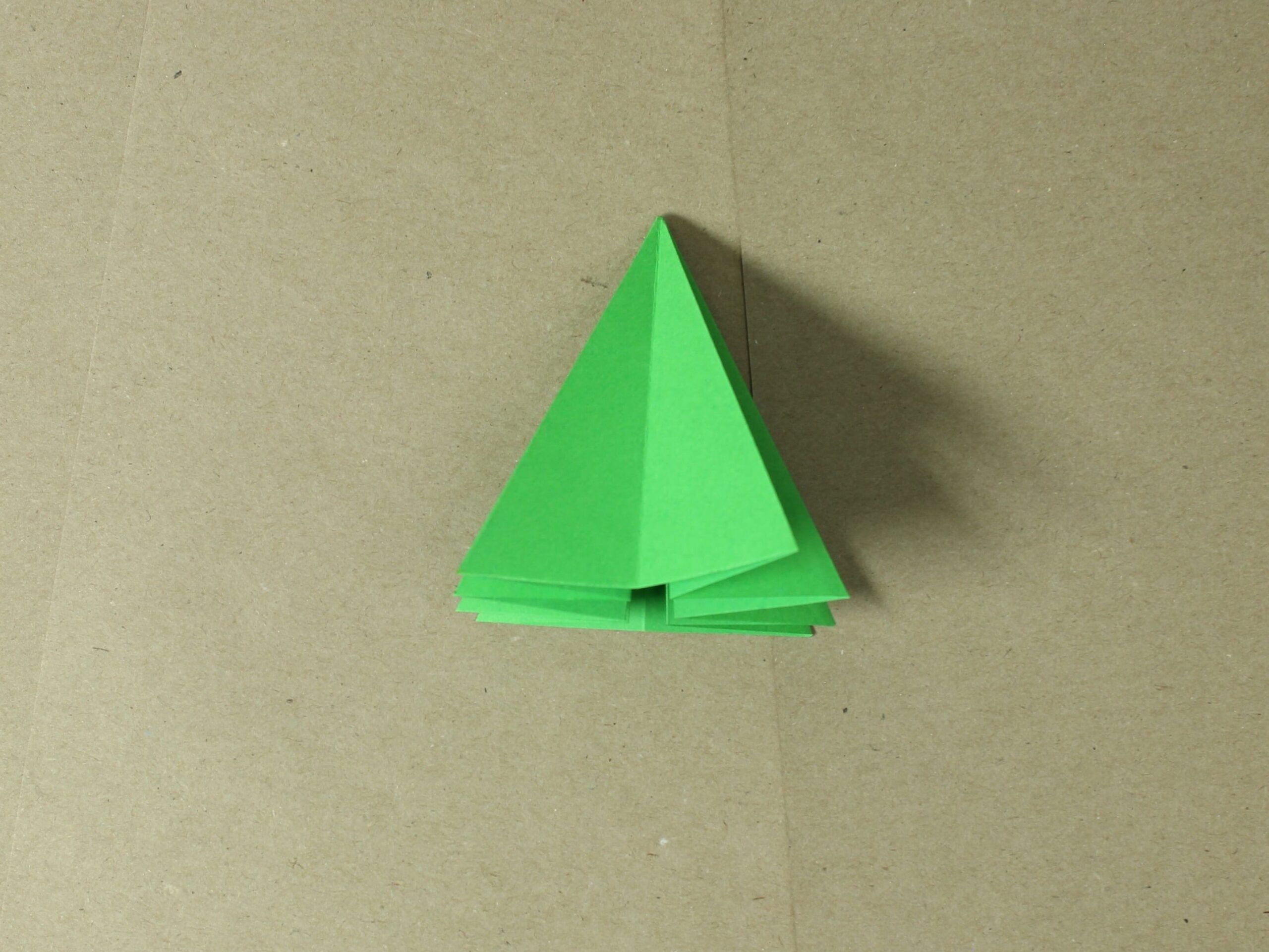 Origami kuusk: lihtne õpetus algajatele